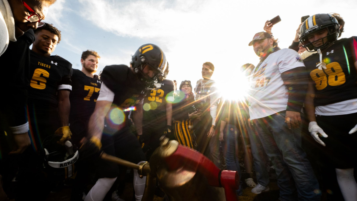 DePauw claims 130th Monon Bell Classic in celebration of rivalry and tradition